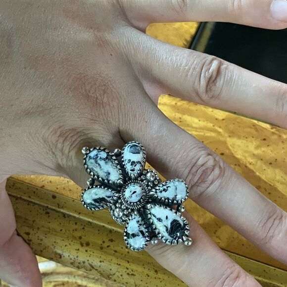 White Buffalo Turquoise Sterling Silver Statement Ring Size 8 - Picture 4 of 9